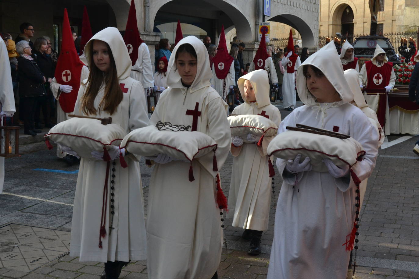 El Santo Entierro recorre Ciudad Rodrigo entre devoción y emoción