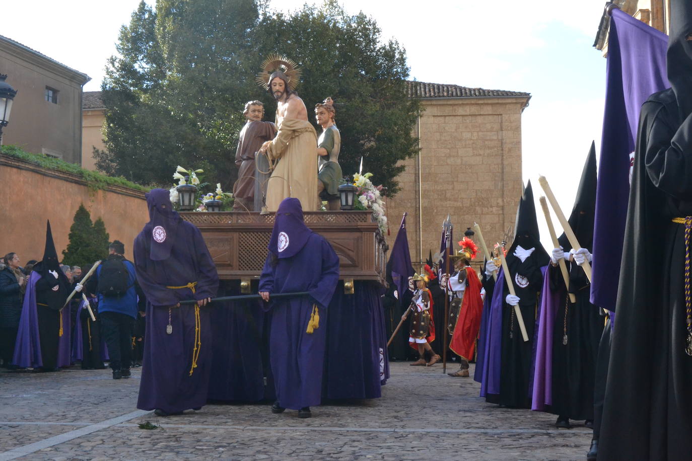 El Santo Entierro recorre Ciudad Rodrigo entre devoción y emoción