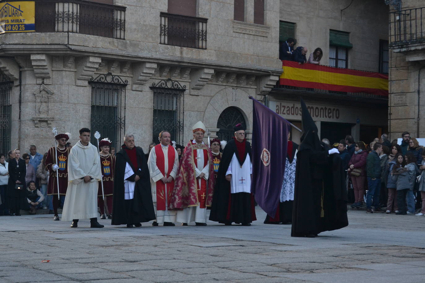 El Santo Entierro recorre Ciudad Rodrigo entre devoción y emoción