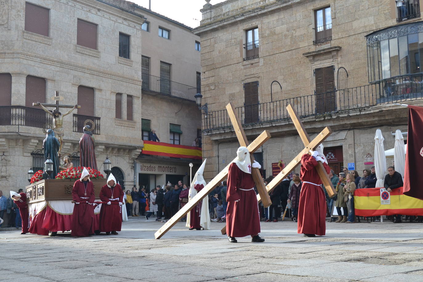 El Santo Entierro recorre Ciudad Rodrigo entre devoción y emoción
