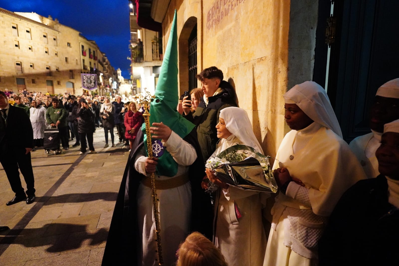 La procesión de la Hermandad Dominicana, en imágenes