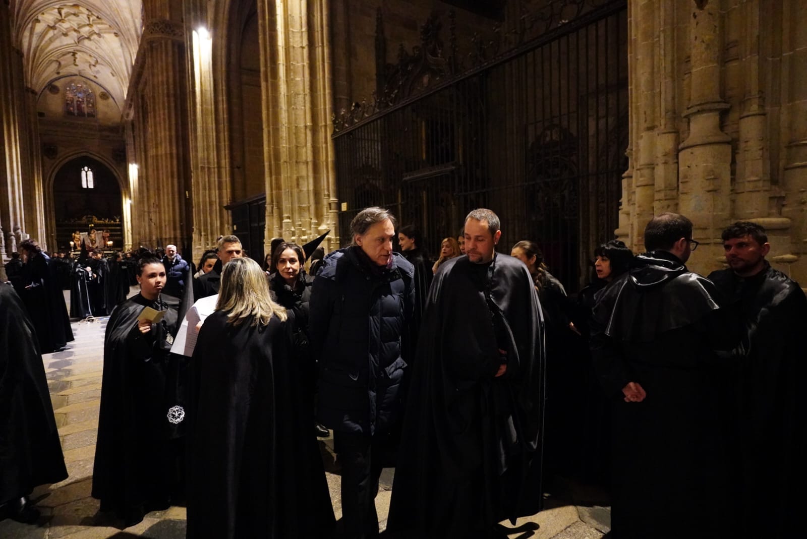 El &#039;cortejo&#039; de Nuestra Señora de la Soledad en la Catedral Nueva, en imágenes