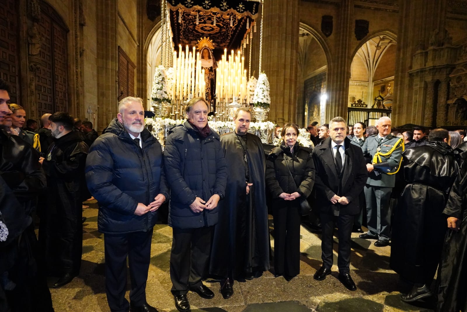 El &#039;cortejo&#039; de Nuestra Señora de la Soledad en la Catedral Nueva, en imágenes