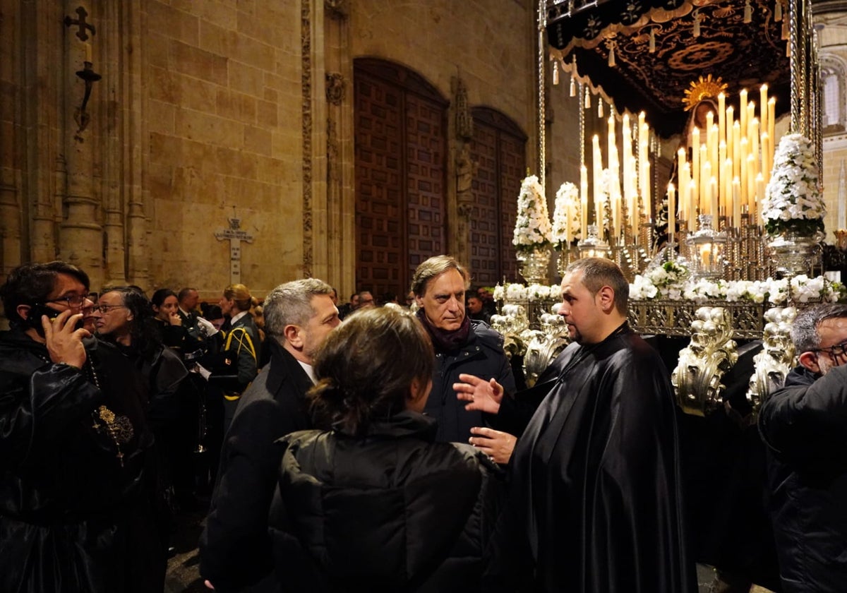 El 'cortejo' de Nuestra Señora de la Soledad en la Catedral Nueva, en imágenes