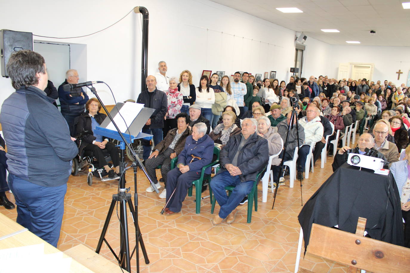 Bercimuelle se reencuentra en el centenario de su escuela