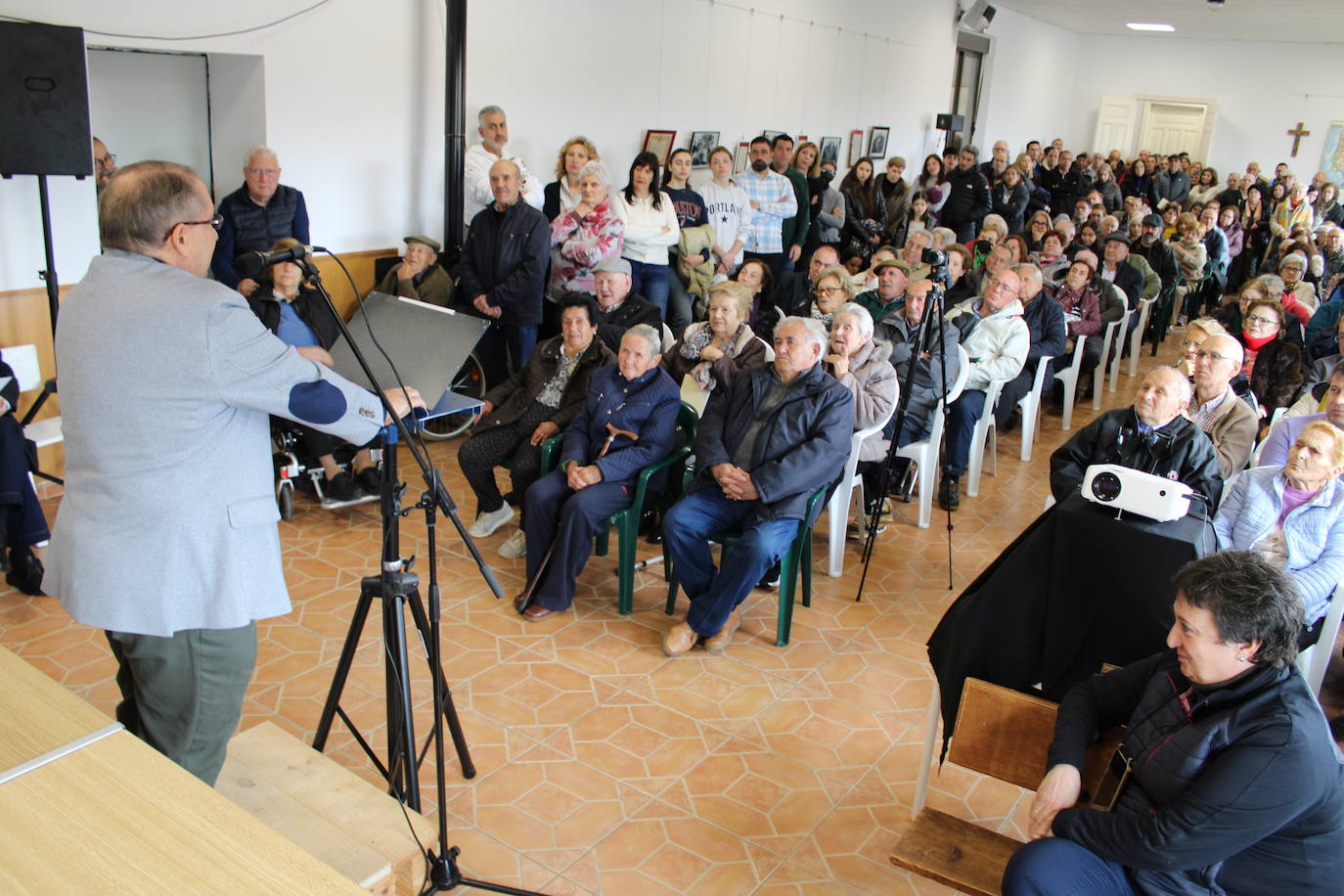 Bercimuelle se reencuentra en el centenario de su escuela