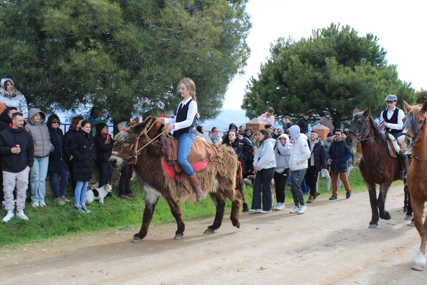 Los quintos de Cespedosa de Tormes celebran la carrera de cintas