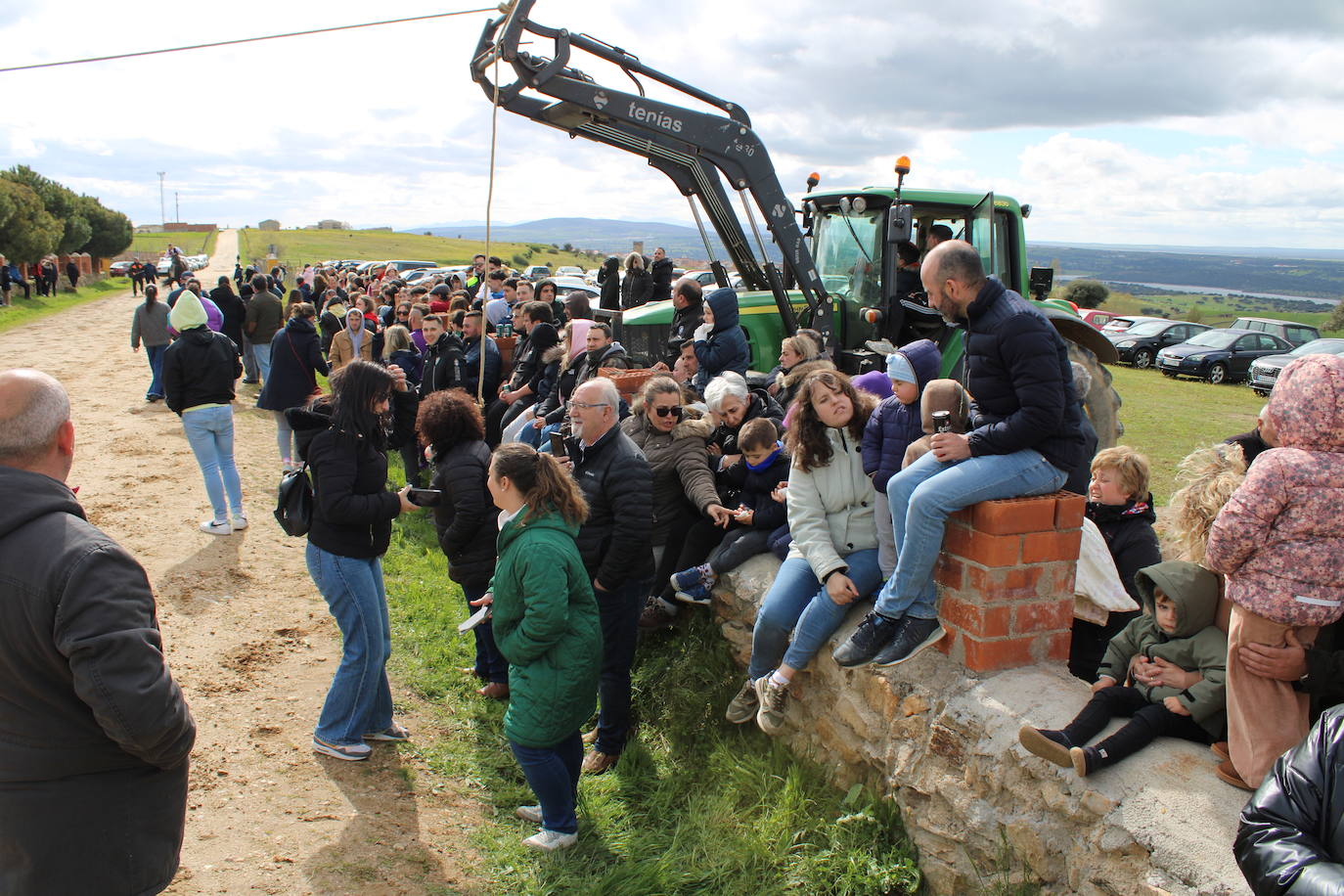 Los quintos de Cespedosa de Tormes celebran la carrera de cintas