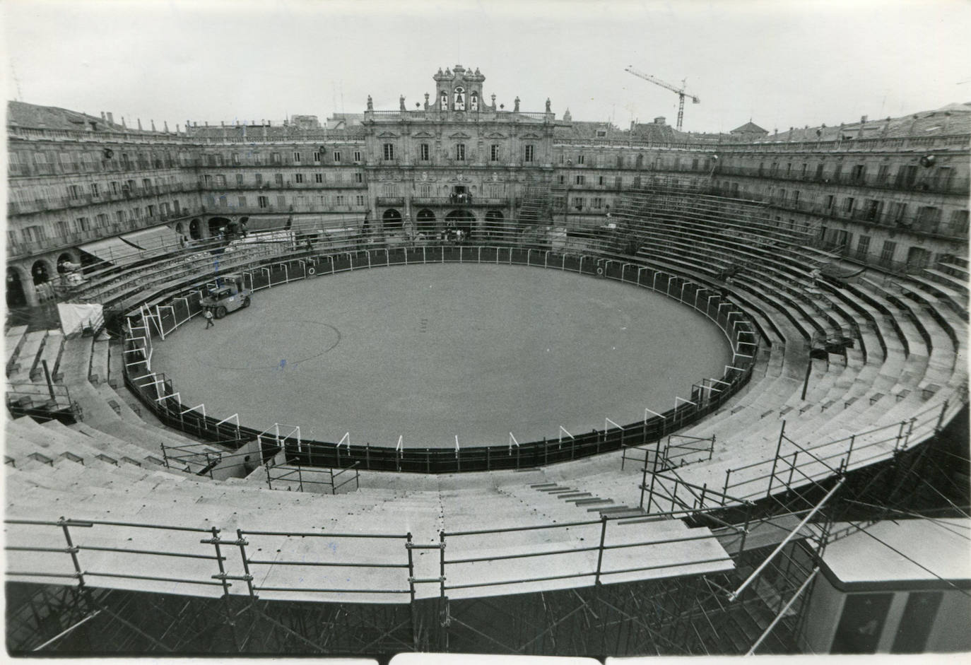 La Plaza ha sido convertida en coso taurino en varias ocasiones en los tiempos modernos. Sucedió en 1972 y, más recientemente, como muestra la foto, en 1992, durante la Feria Universal Ganadera.
