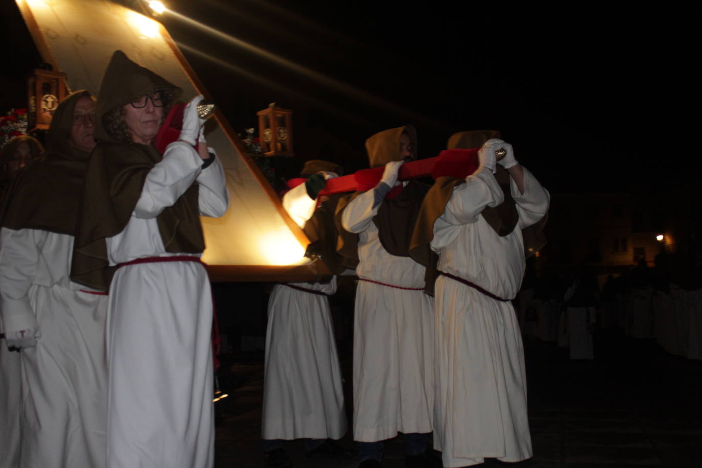 Ciudad Rodrigo saca a procesionar por primera vez su Sábana Santa