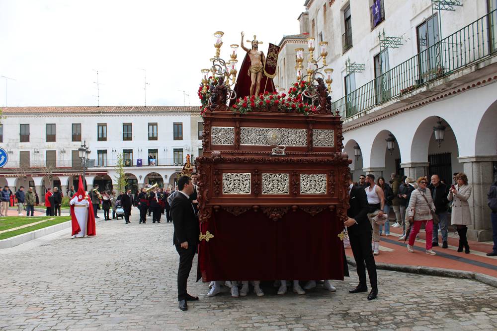 Emocionante procesión del Resucitado en Peñaranda