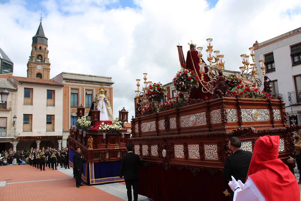 Emocionante procesión del Resucitado en Peñaranda