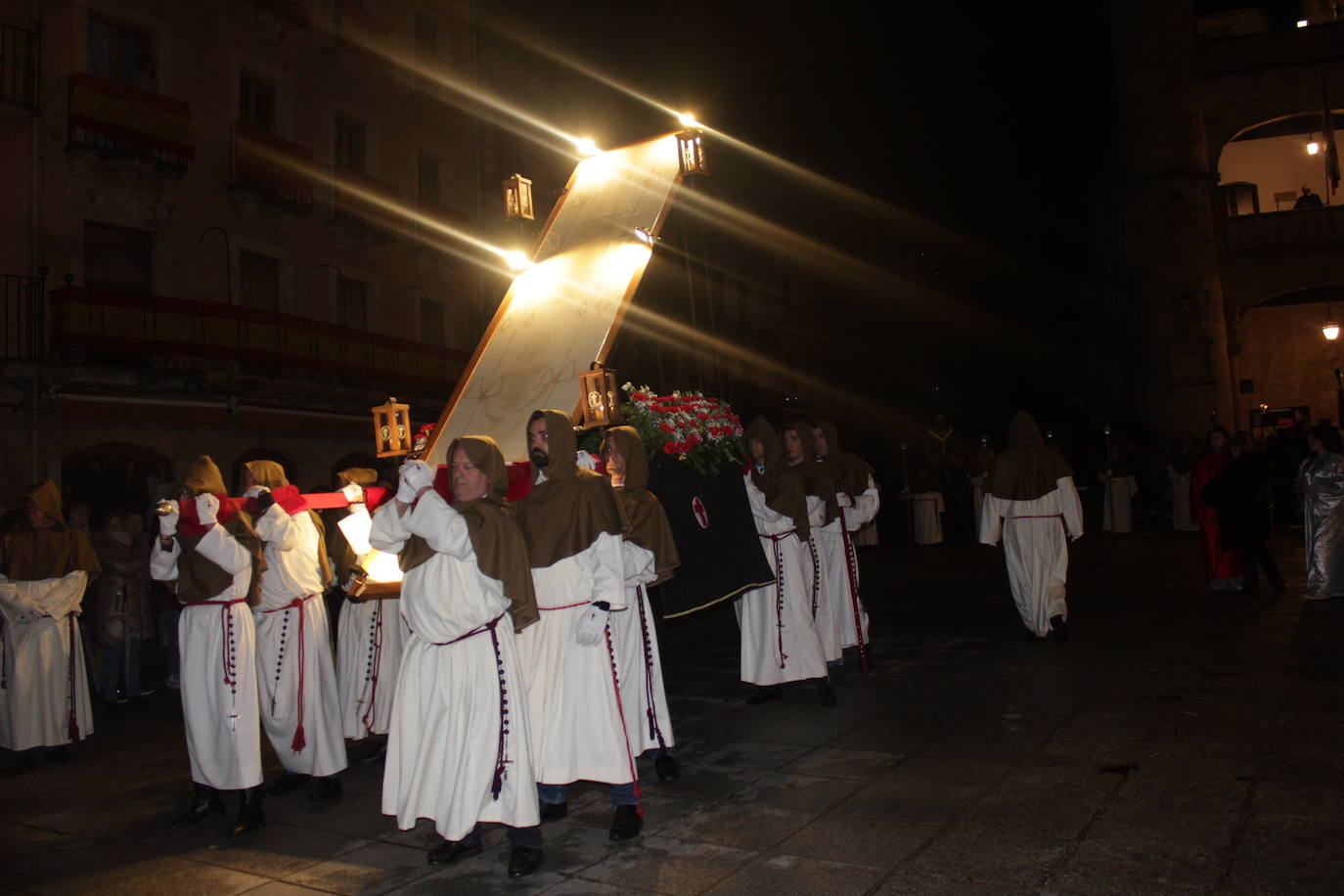 Ciudad Rodrigo saca a procesionar por primera vez su Sábana Santa