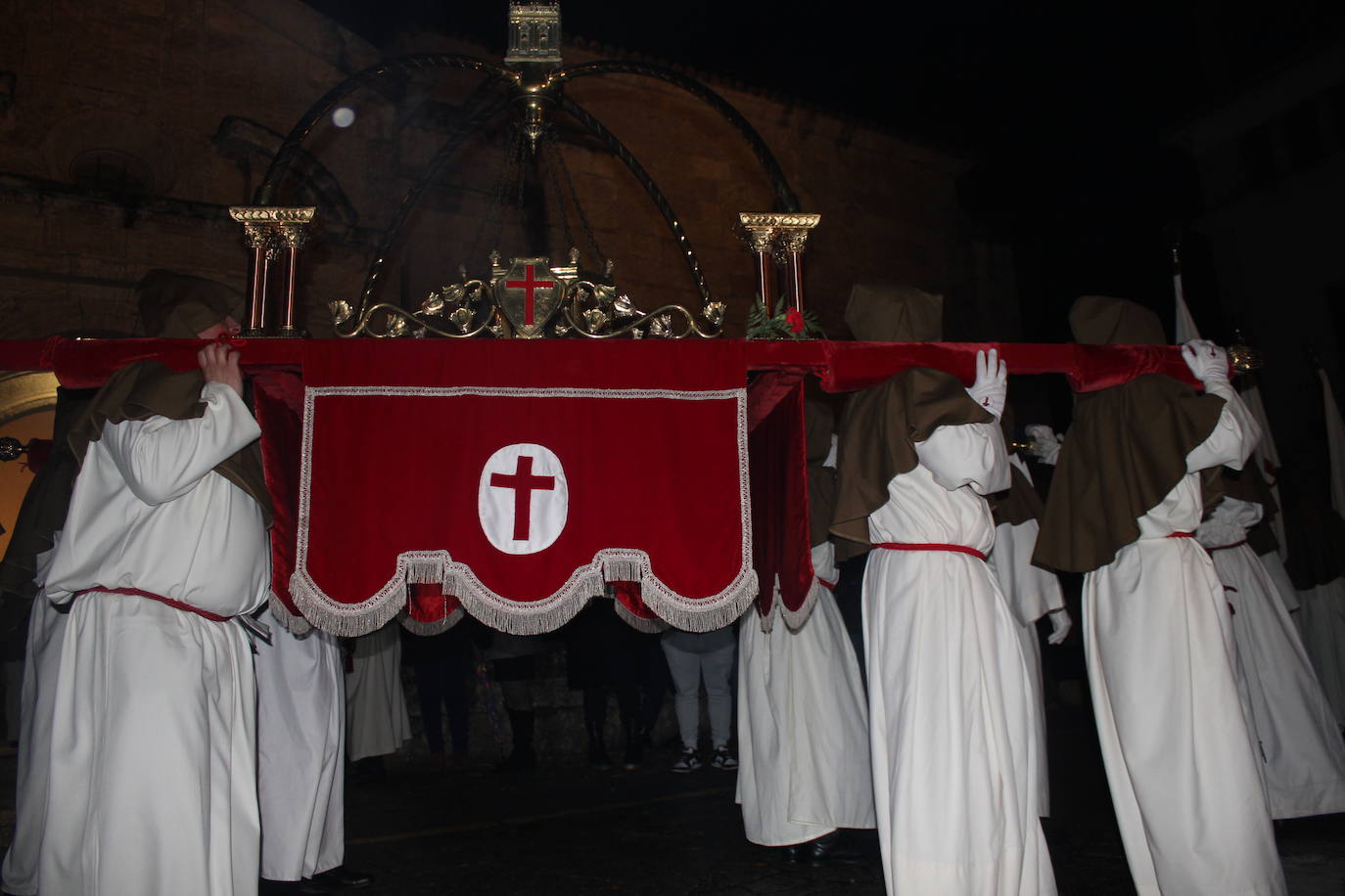 Ciudad Rodrigo saca a procesionar por primera vez su Sábana Santa