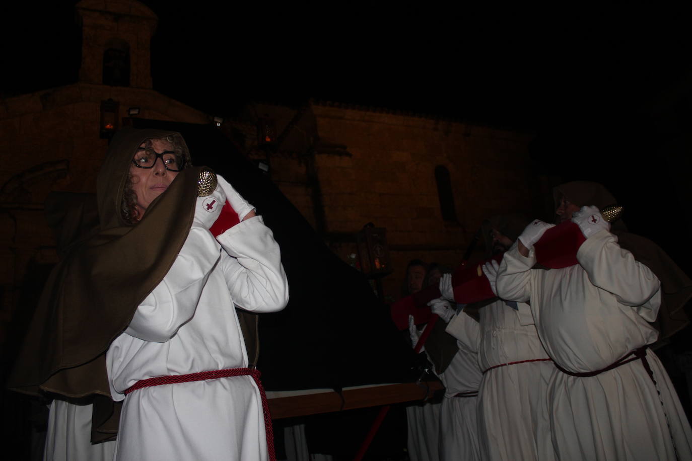 Ciudad Rodrigo saca a procesionar por primera vez su Sábana Santa