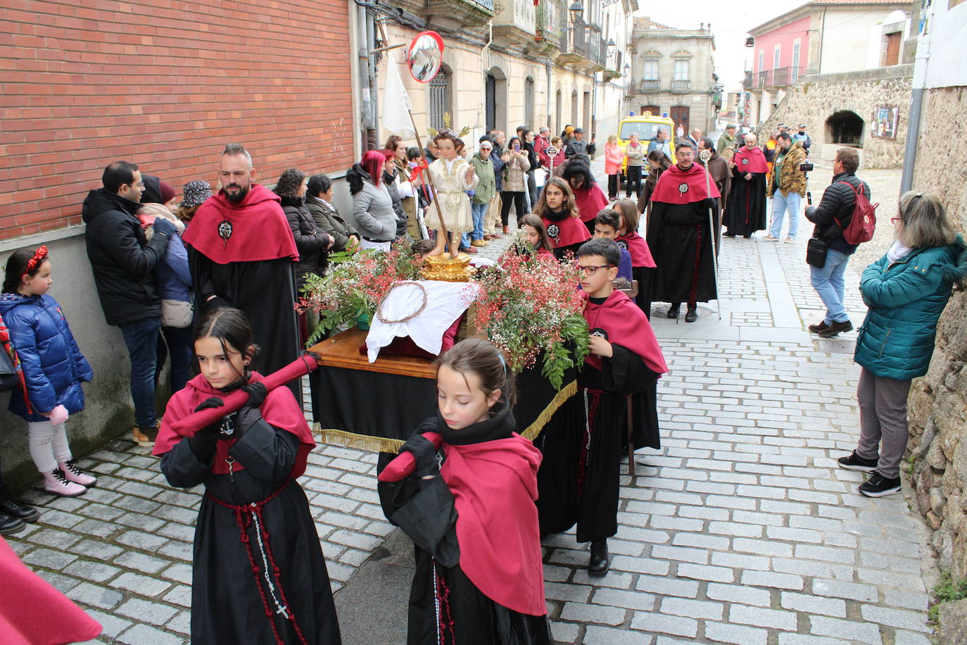 Los niños despiden la Semana Santa bejarana con la procesión de Jesús de Pasión y Gloria