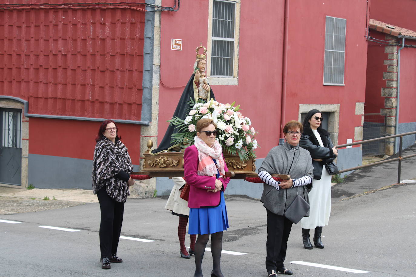 La Virgen de la Yedra celebra el encuentro con su hijo en Ledrada