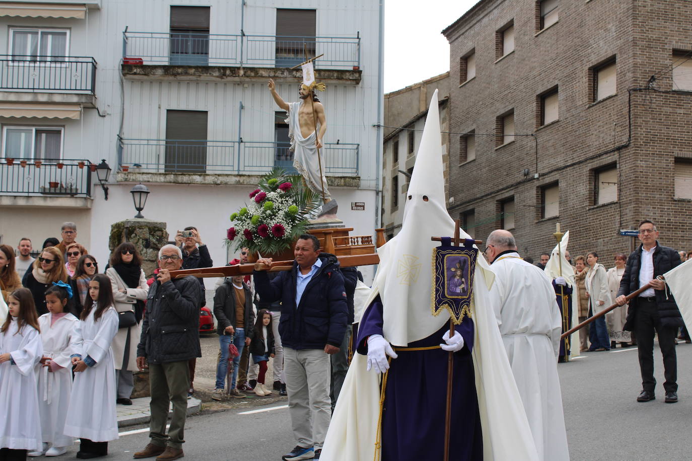 La Virgen de la Yedra celebra el encuentro con su hijo en Ledrada