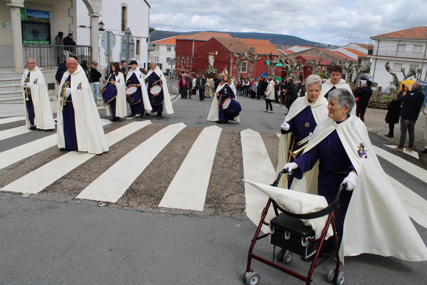 La Virgen de la Yedra celebra el encuentro con su hijo en Ledrada