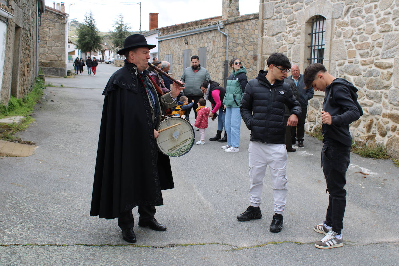 Nava de Béjar celebra la Pascua con la degustación del hornazo