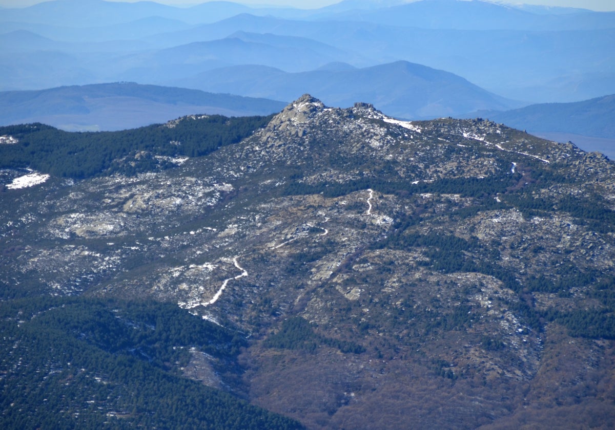 Panorámica de Peña Negra, en las sierras de Béjar y Candelario.