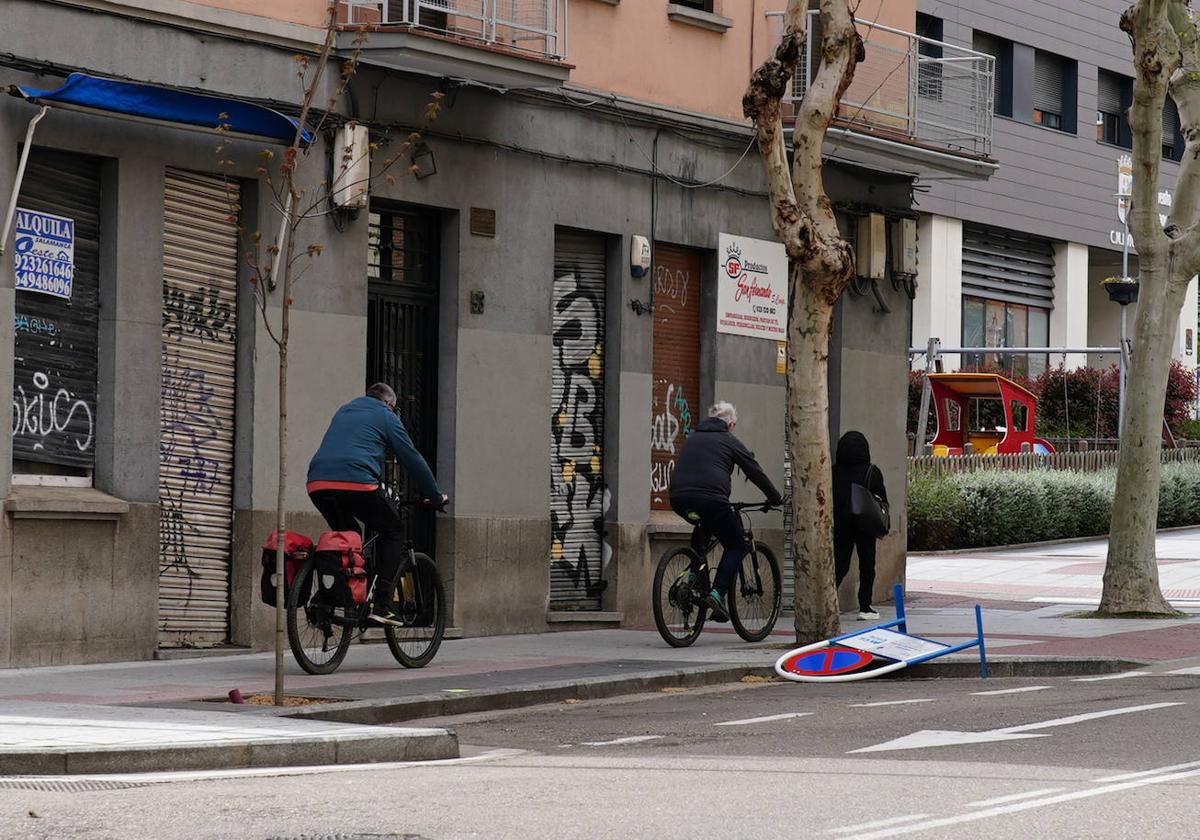 La acera no es un carril bici