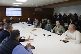 Agricultores y compradores en el debate del cereal.