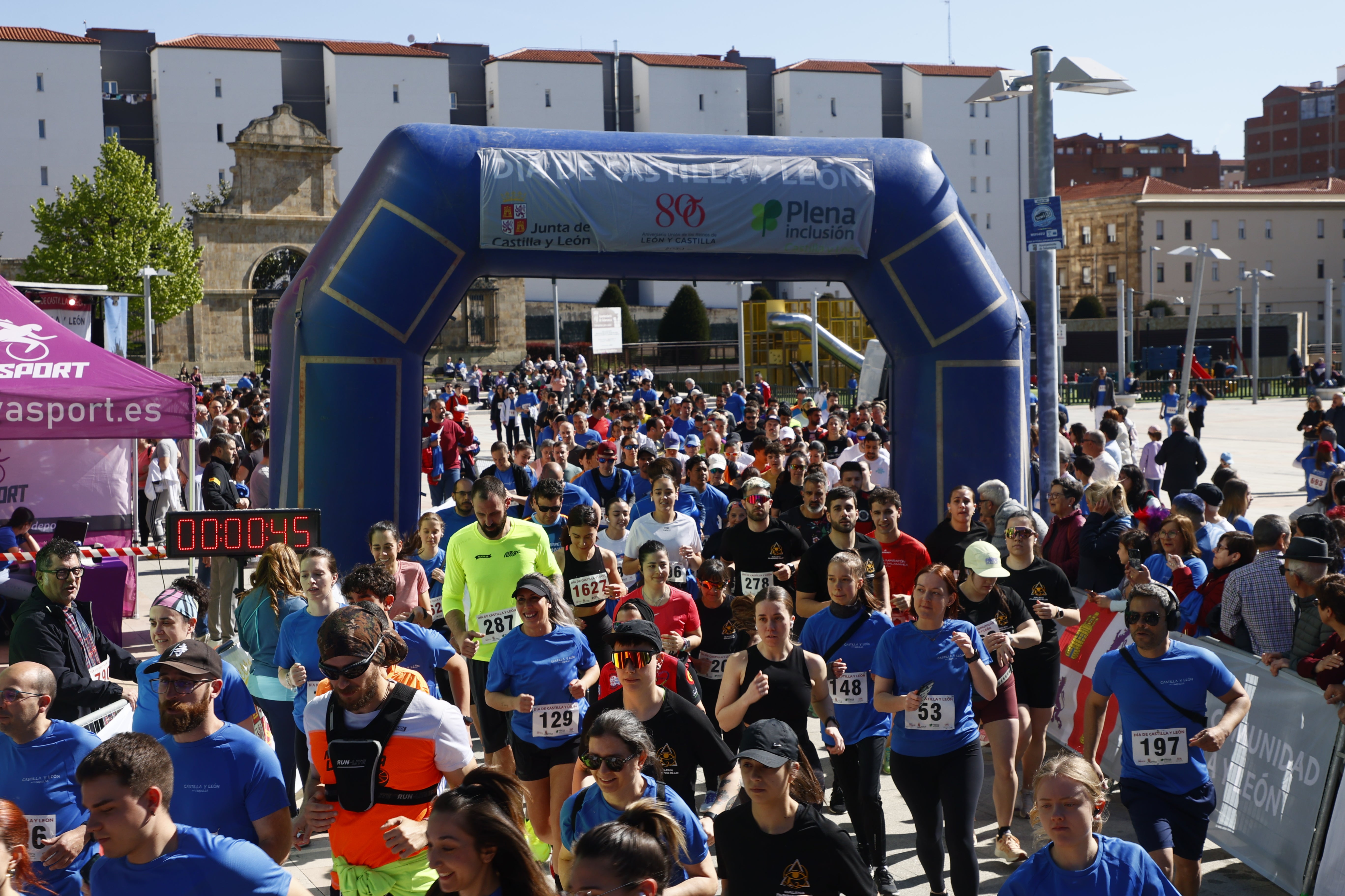 Un millar de participantes en la carrera por el Día de Castilla y León