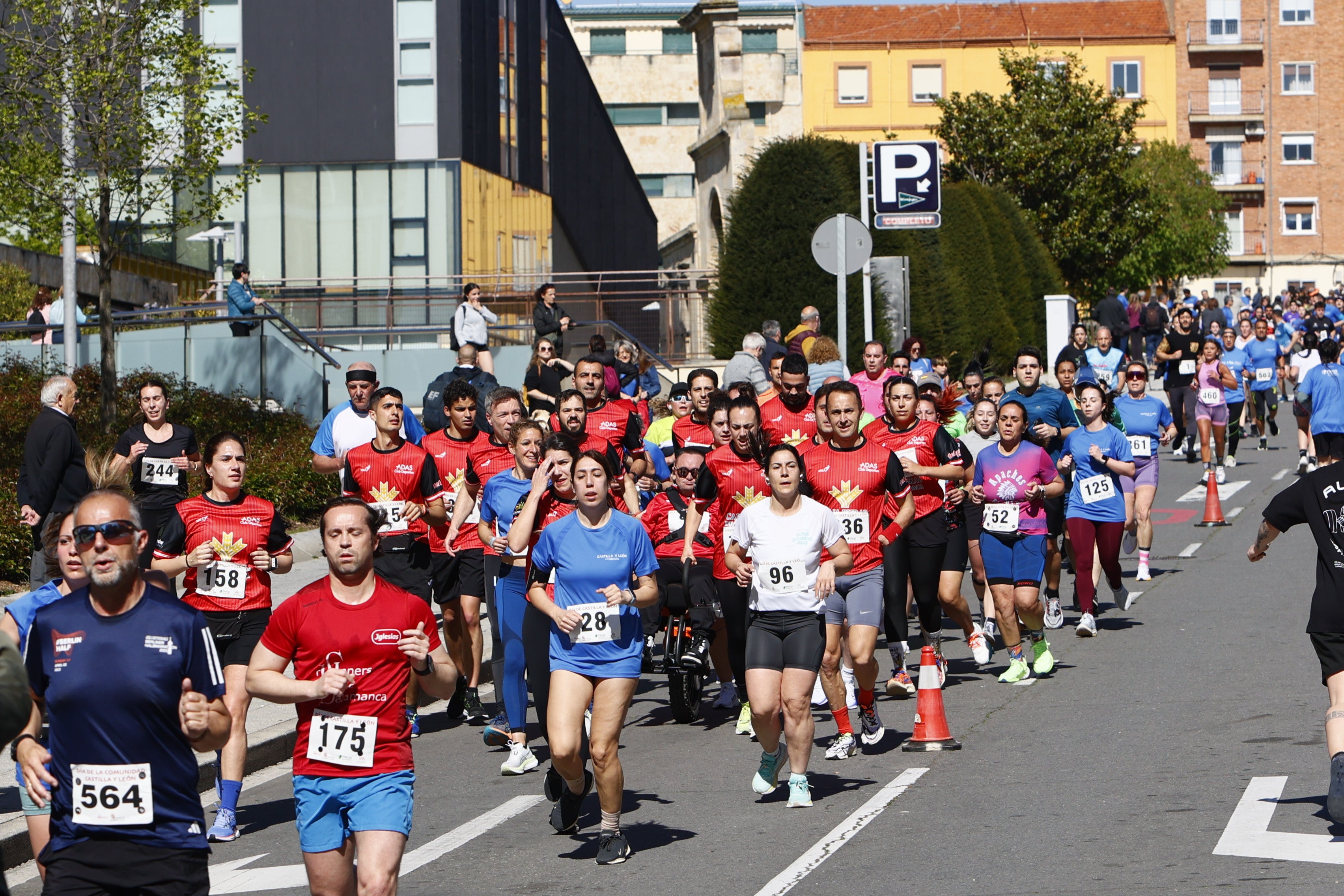 Un millar de participantes en la carrera por el Día de Castilla y León