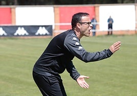 Miguel de la Fuente, el ya exentrenador del Ávila.