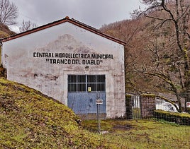 Imagen de la central hidroeléctrica del Tranco del Diablo, cuya concesión caducó en 2020.