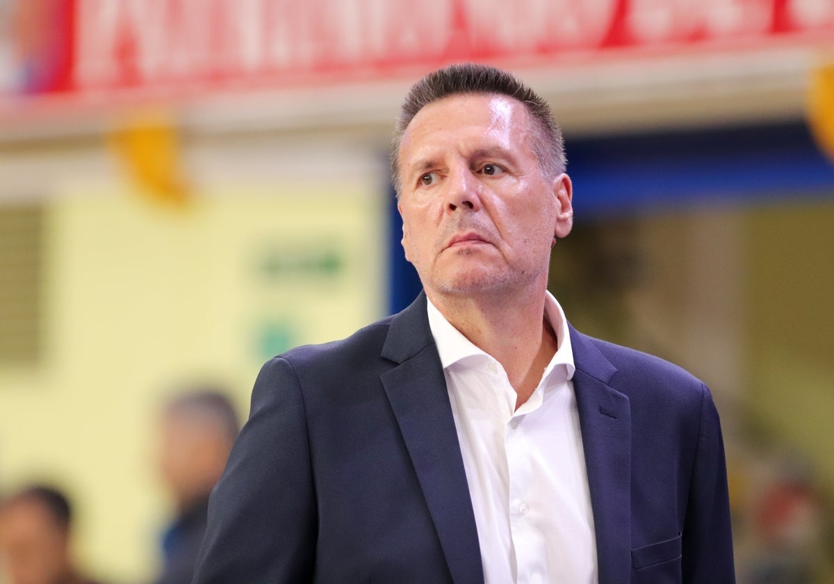 Nacho Martínez, en su etapa como entrenador del Perfumerías Avenida.