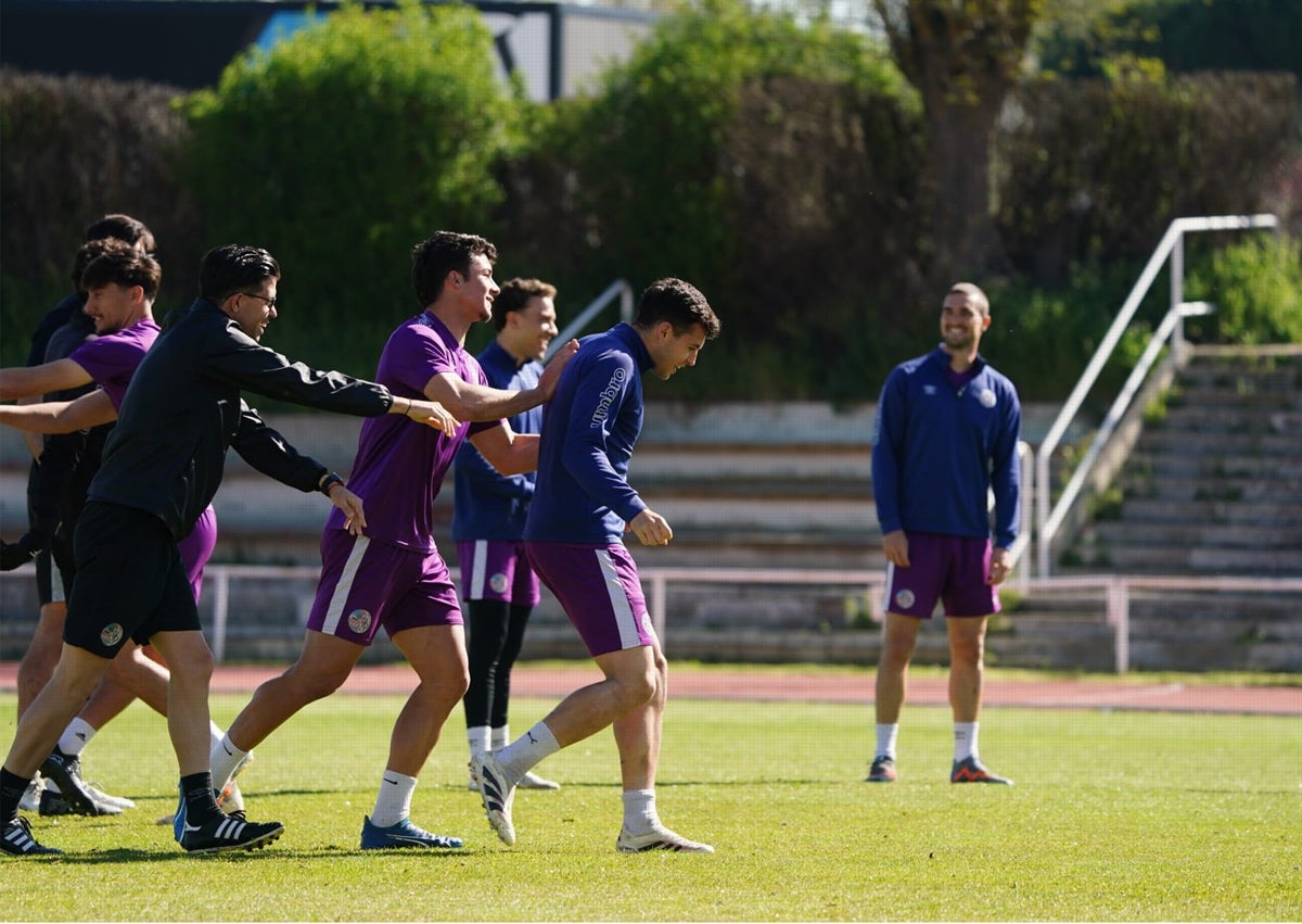 Imagen secundaria 1 - Gran ambiente en el entrenamiento del Salamanca UDS tras la victoria en Ávila