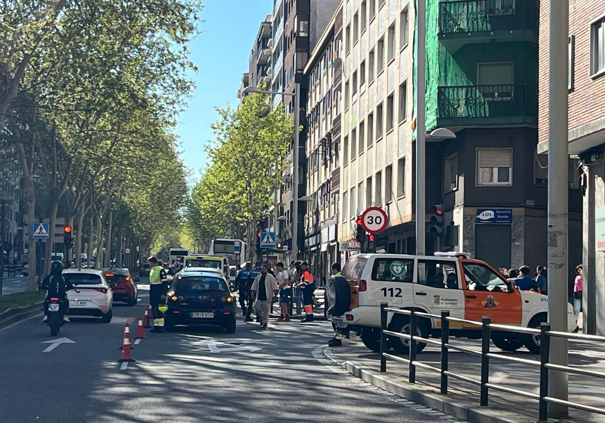 Herido un hombre tras una colisión múltiple entre tres turismos en la avenida de Portugal