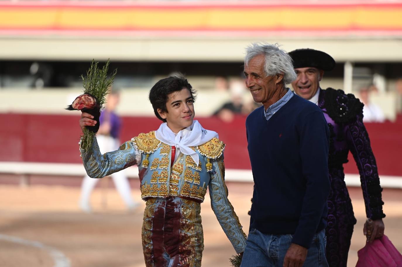 El 15 de octubre de 2023, en la Plaza de Toros de Istres (Francia), Marco Pérez debutó con picadores, en un festejo que despertó una enorme expectación en todo el mundo taurino y en el que novillero salmantino se enfrentó en solitario a cuatro reses de la ganadería francesa de Gallón.
