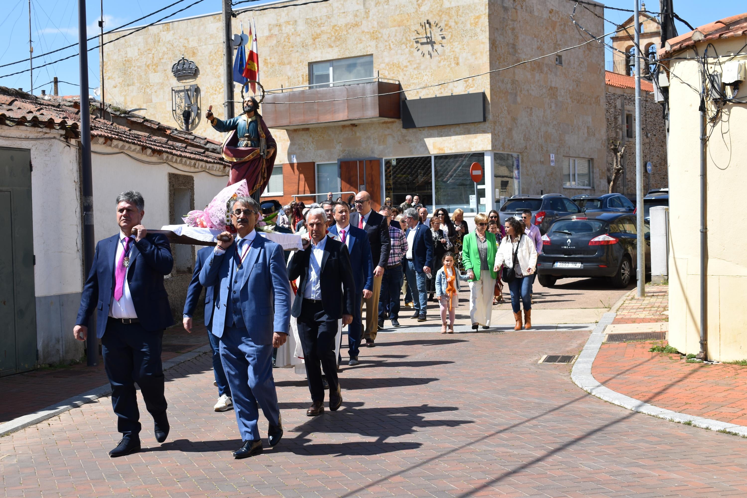 Doñinos abre el día grande de las fiestas de San Marcos con las citas religiosas y el reparto de vino y perronillas