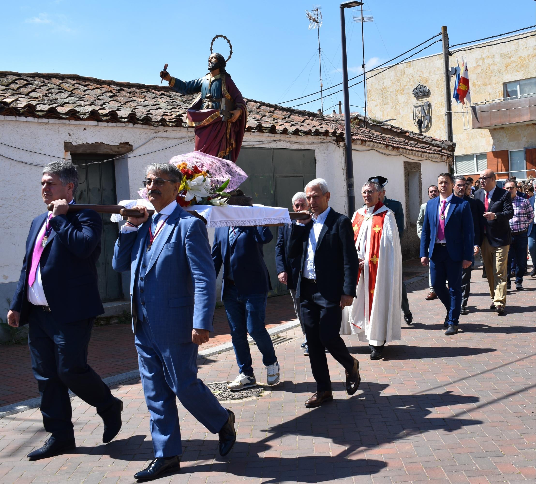 Doñinos abre el día grande de las fiestas de San Marcos con las citas religiosas y el reparto de vino y perronillas