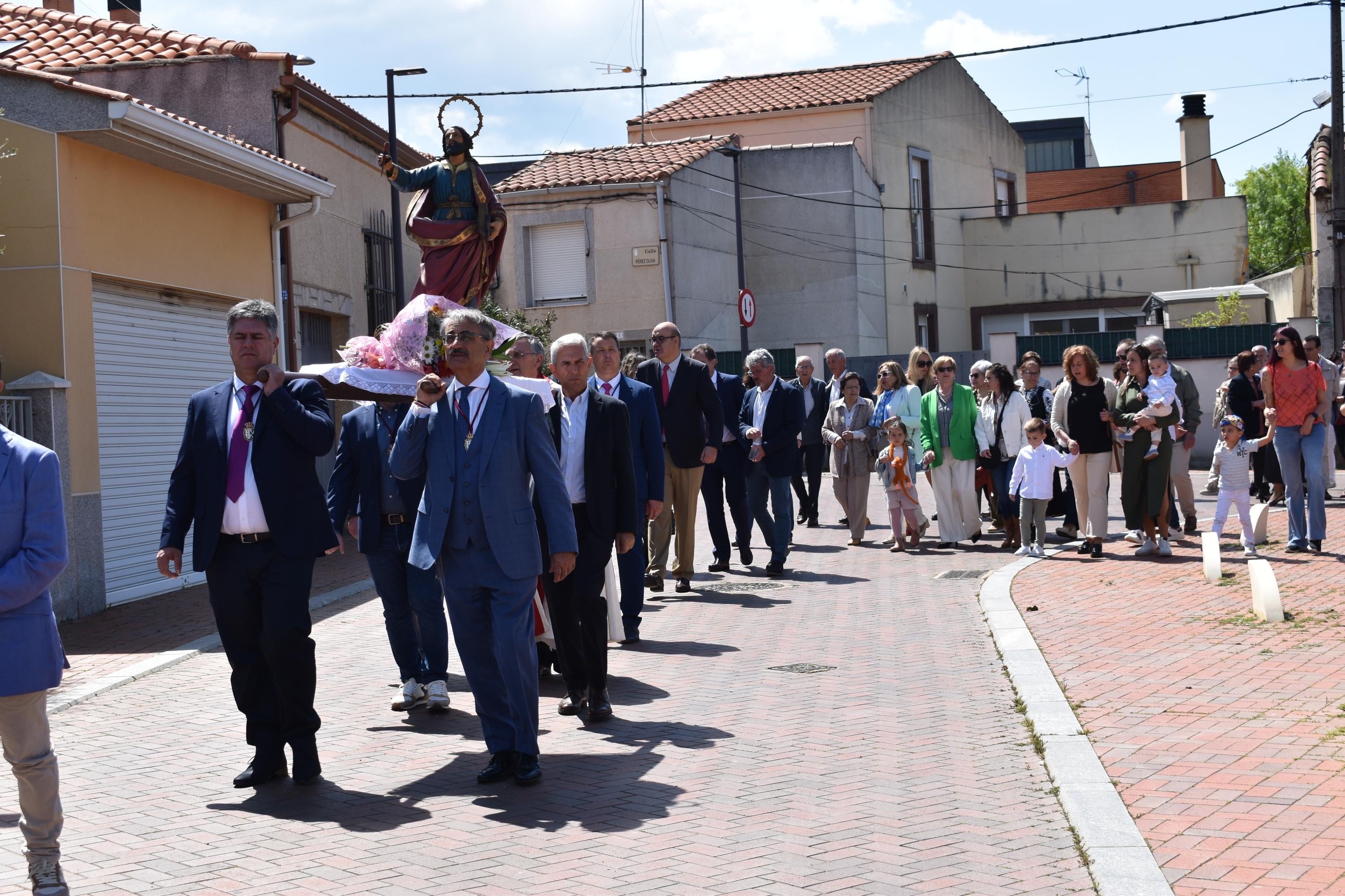 Doñinos abre el día grande de las fiestas de San Marcos con las citas religiosas y el reparto de vino y perronillas