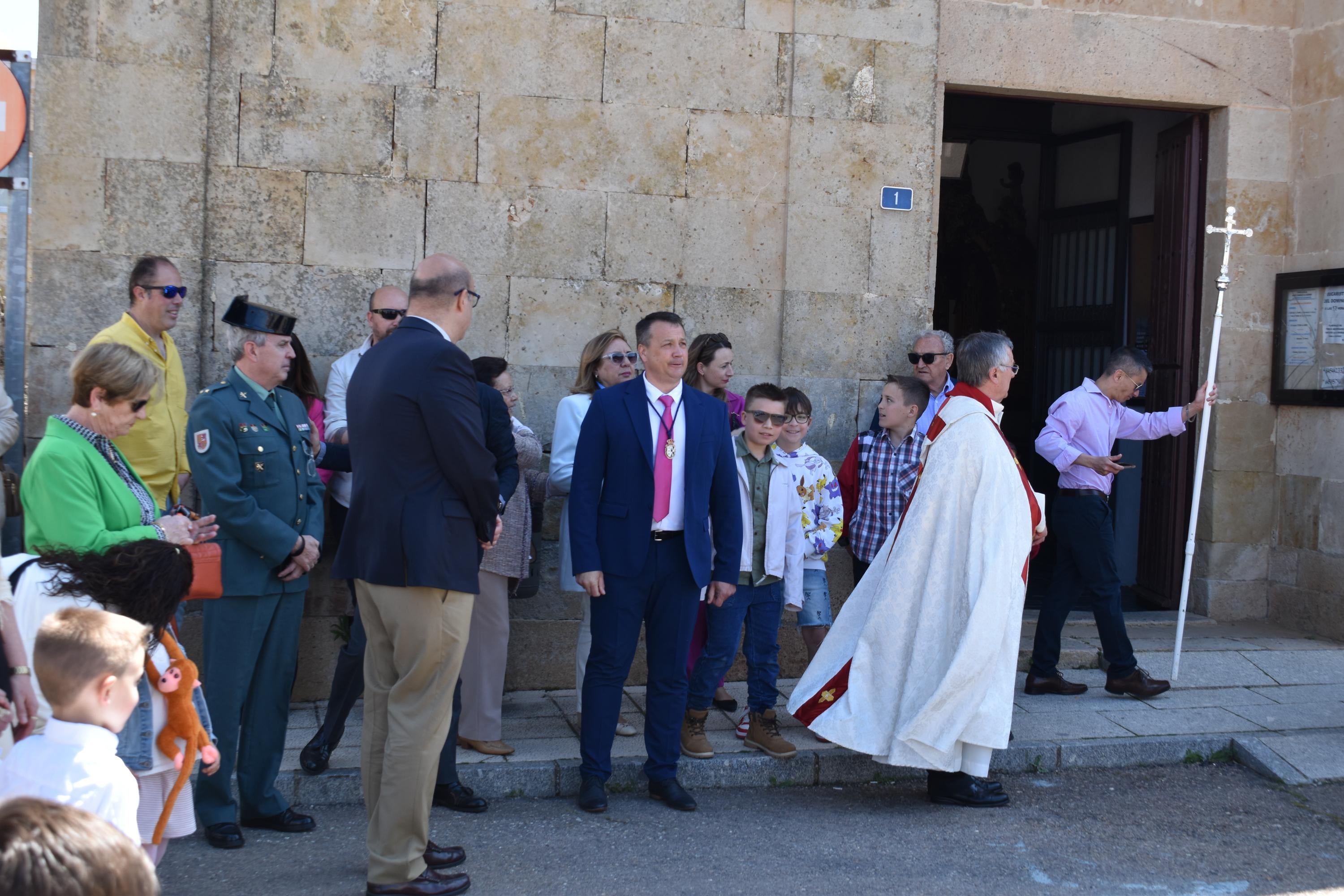 Doñinos abre el día grande de las fiestas de San Marcos con las citas religiosas y el reparto de vino y perronillas