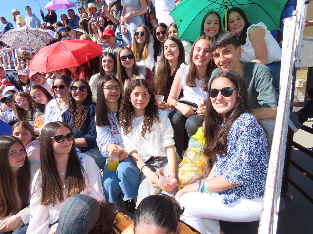 Bravura y juventud bajo un sol de justicia por las calles de Villoria