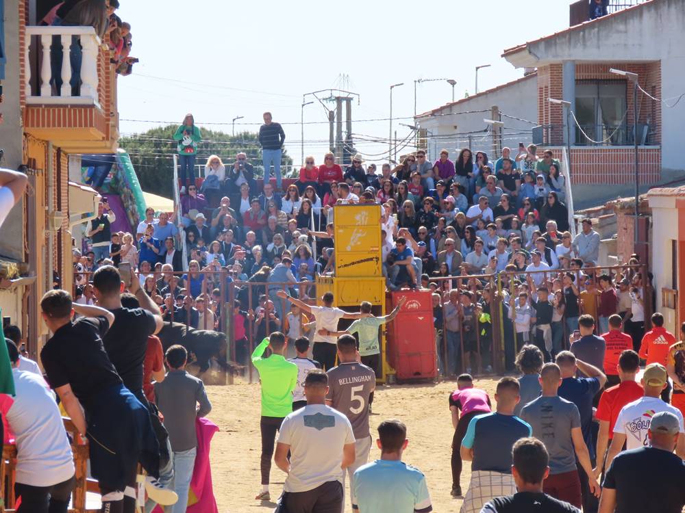 Bravura y juventud bajo un sol de justicia por las calles de Villoria