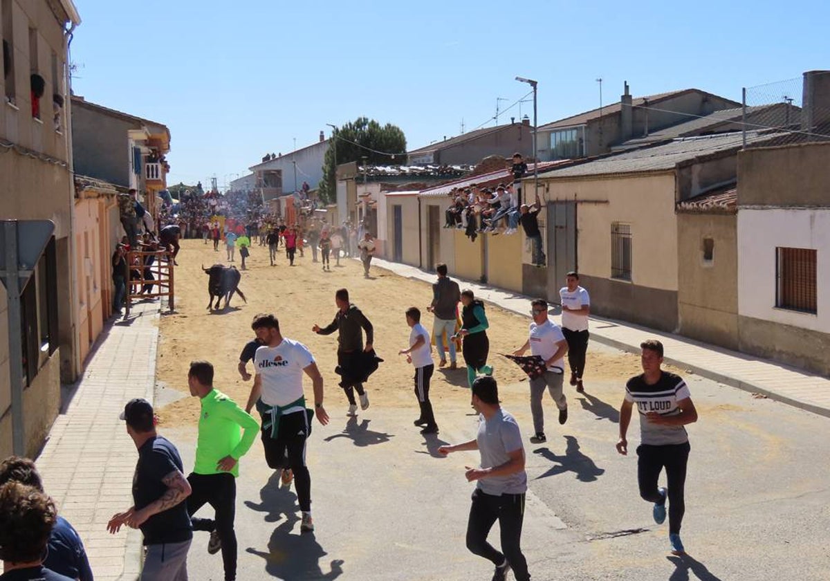 Bravura y juventud bajo un sol de justicia por las calles de Villoria