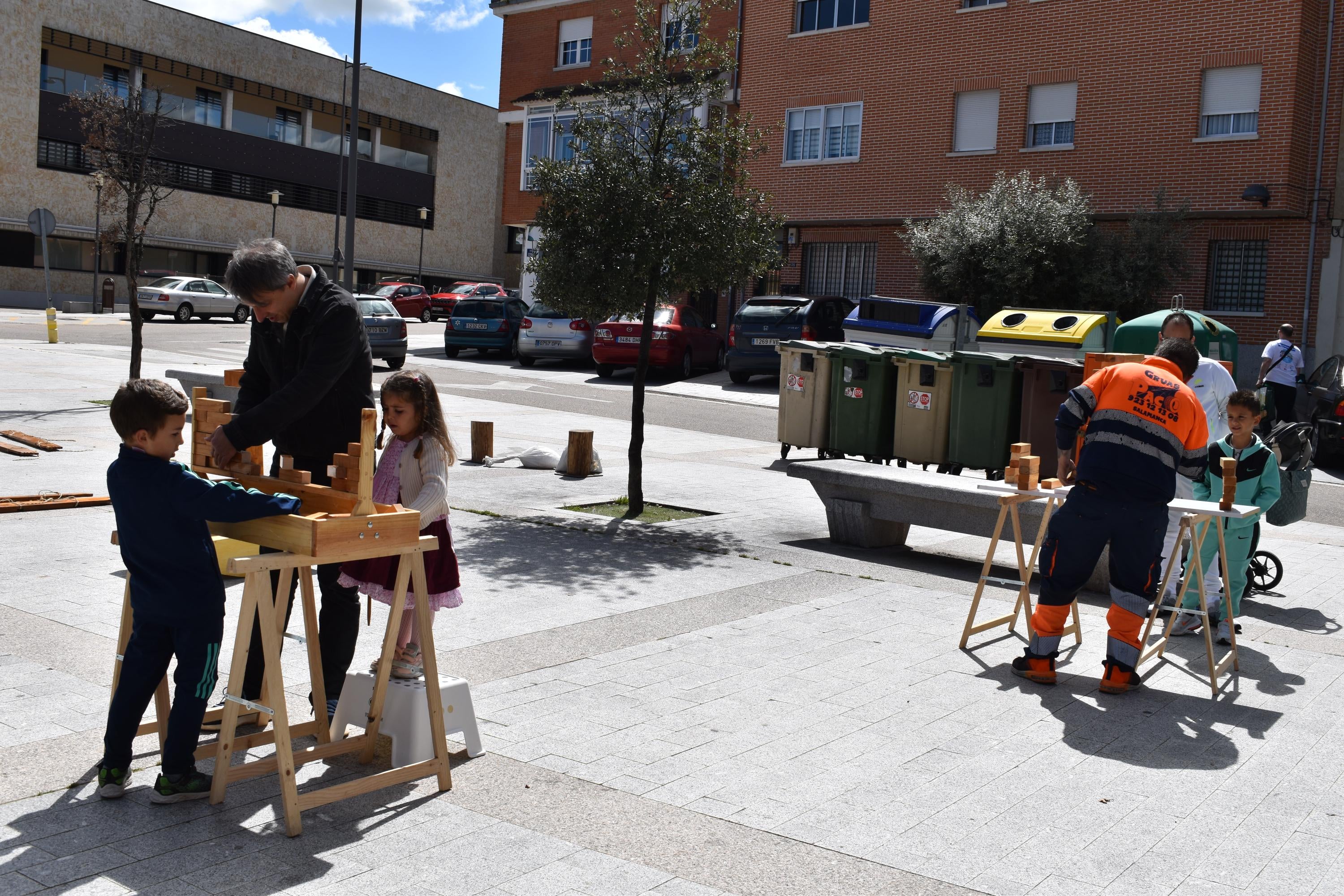 Nueva vida para los libros de Villares de la Reina con fines solidarios