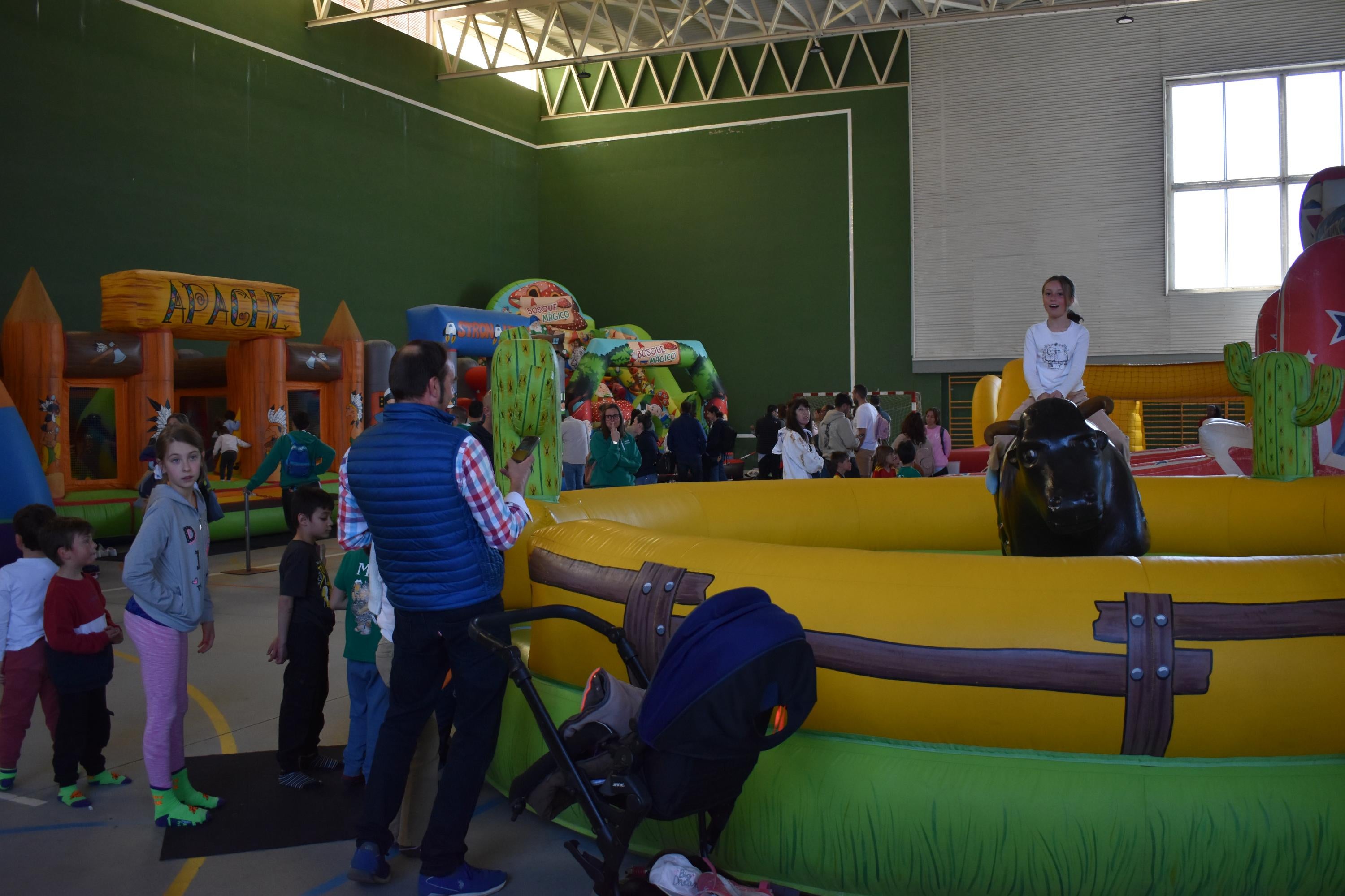 Las vaquillas y el encierro infantil con minibueyes, citas de éxito en las fiestas de Doñinos