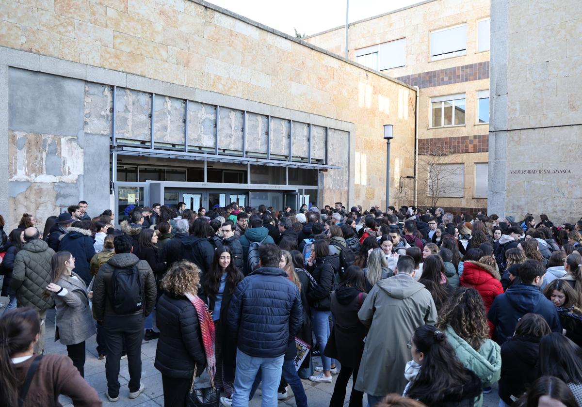 Desasosiego en el Colegio Médico por la «multiplicación de médicos sin MIR»
