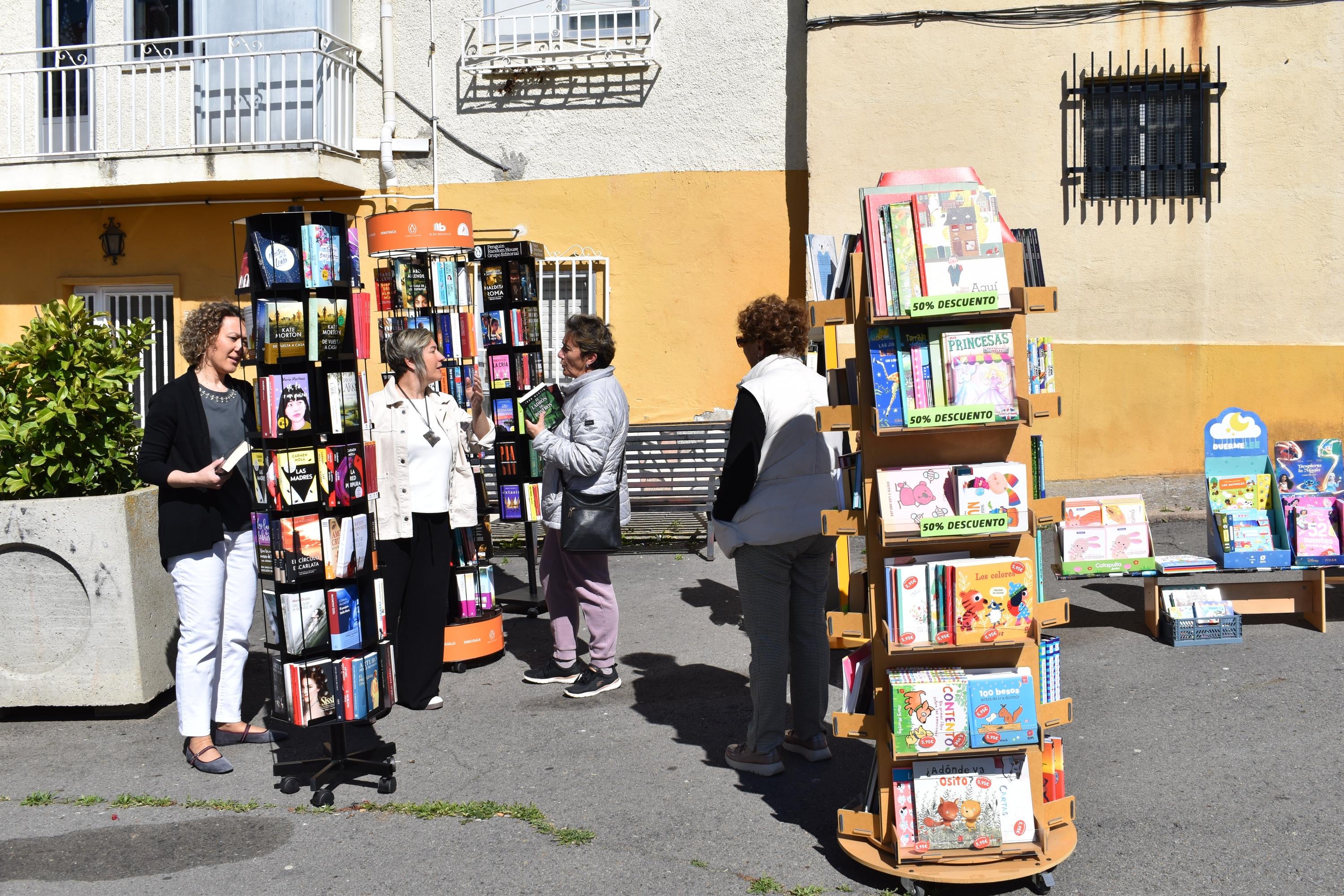 Cabrerizos disfruta de su particular Feria del Libro con tintes solidarios