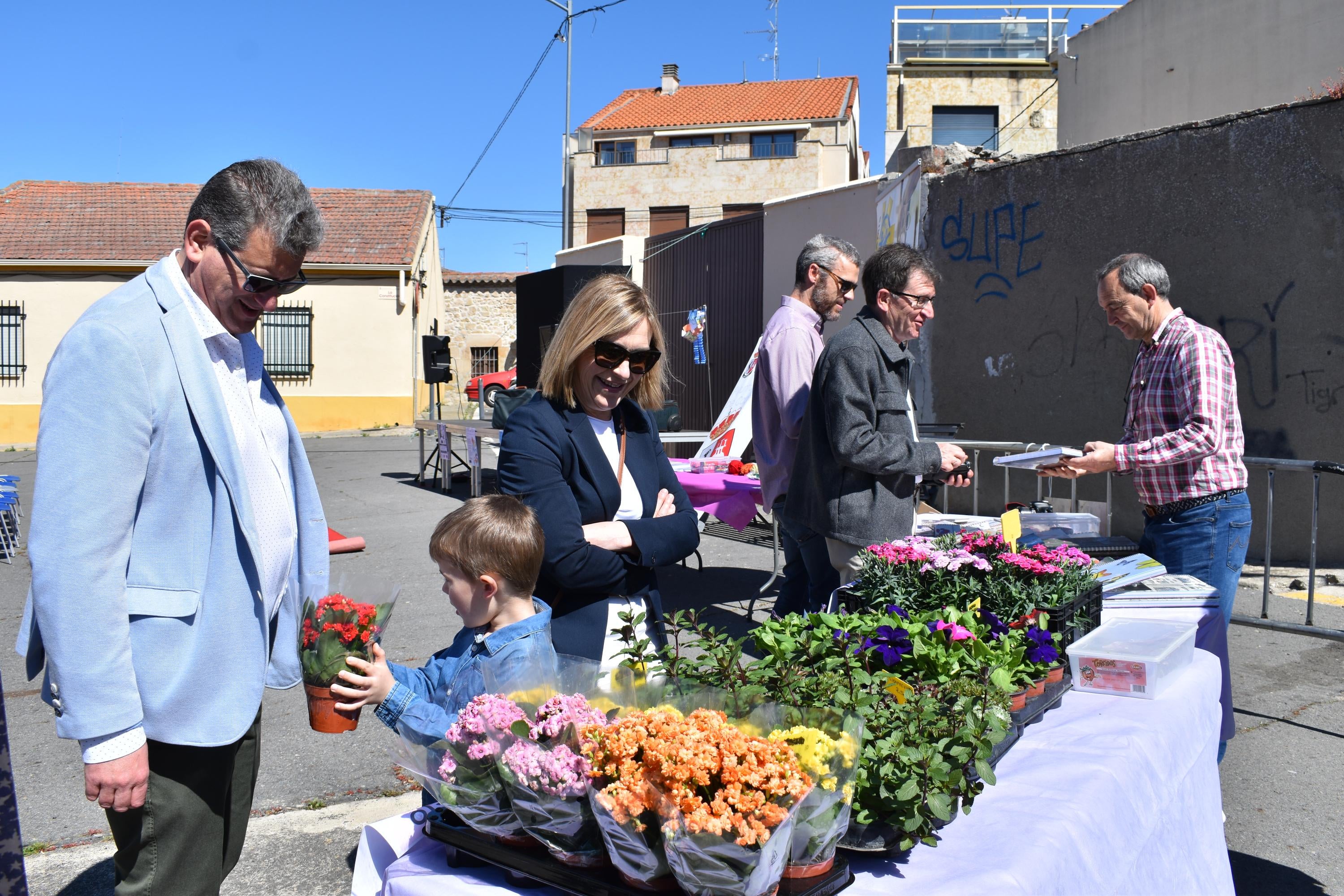 Cabrerizos disfruta de su particular Feria del Libro con tintes solidarios