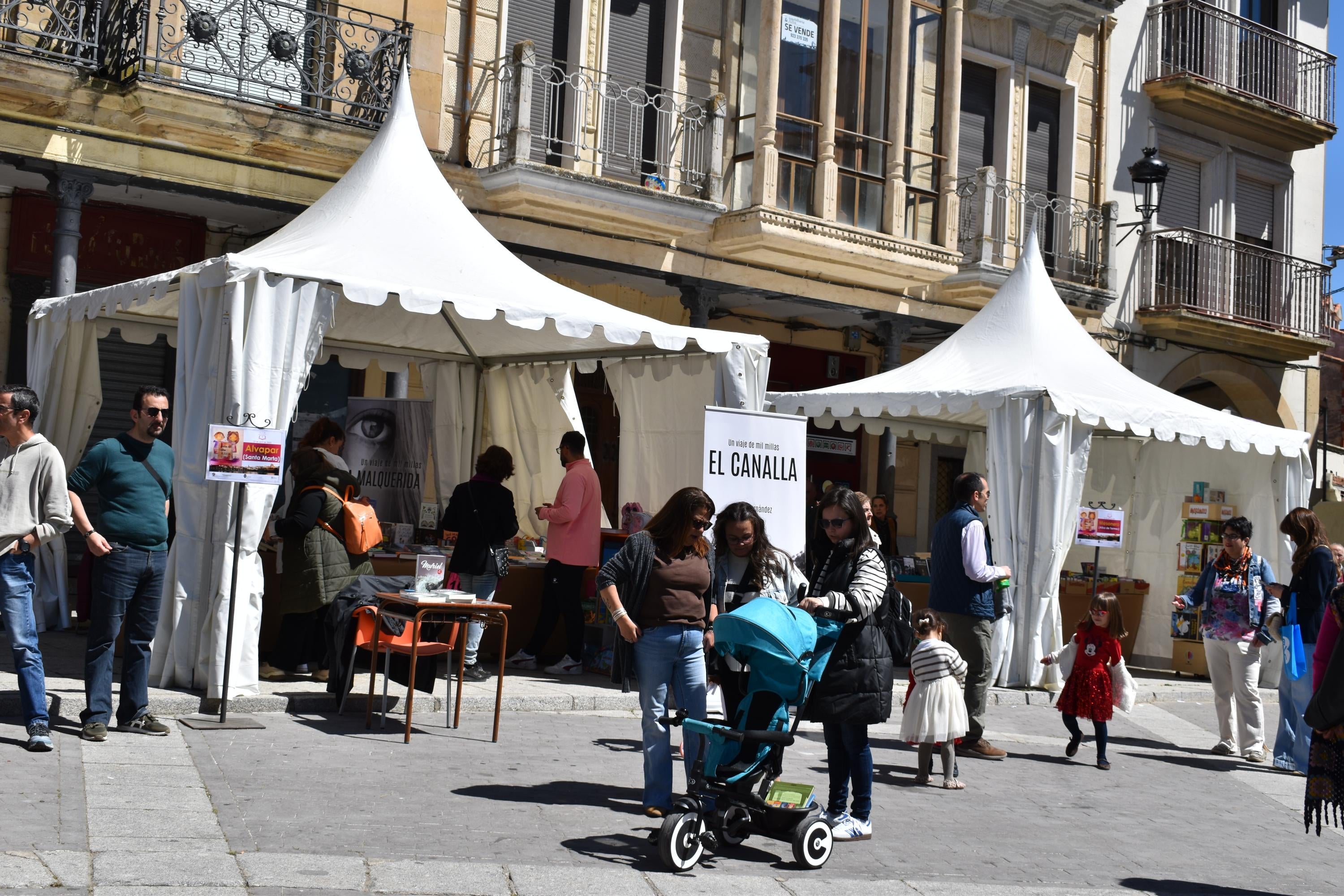 Libros, solidaridad y microrrelatos de esperanza en Alba de Tormes