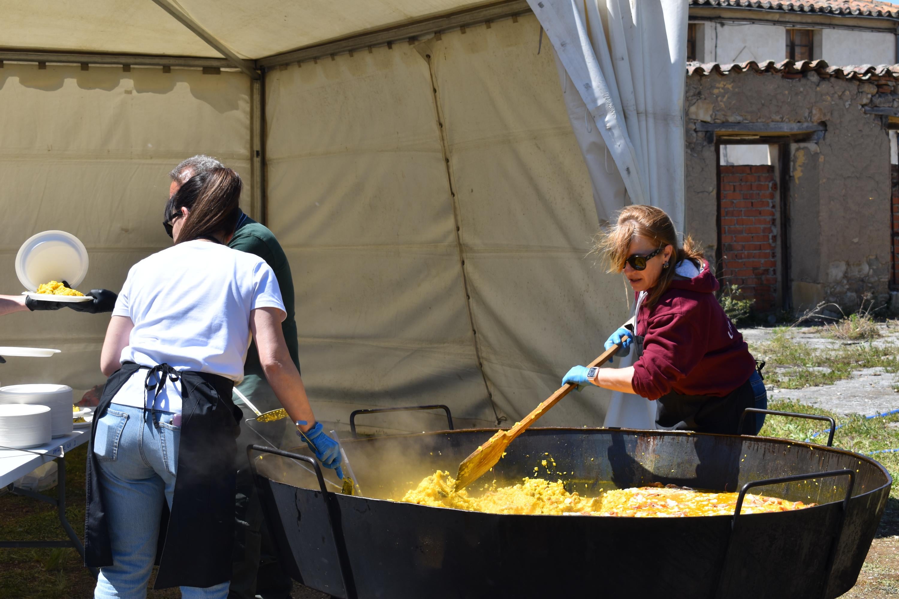 Paella para 400 personas en la víspera del día grande en Torresmenudas