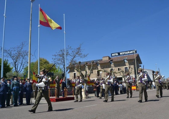 Momento del desfile que puso el final al acto militar